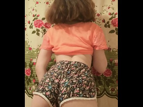 ❤️ Sexy na batang babe na hinuhubad ang kanyang shorts sa camera ❤❌ Porno sa amin ❤