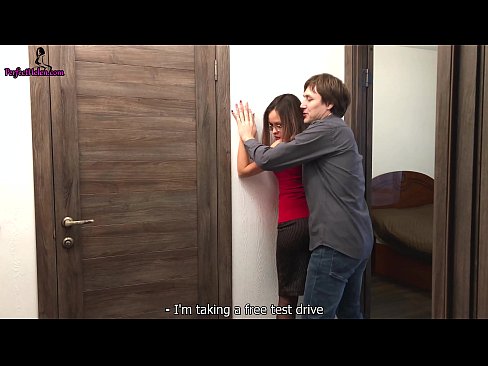 ❤️ Sexy Realtor Sensually Jerks Kanyang Puke at Fucks Habang Nagbebenta ng Kanyang Apartment - Krempai ❤❌ Porno sa amin ❤