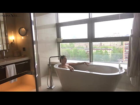 ❤️ Napakalaking babe madamdamin jerking off ang kanyang puki sa banyo ❤❌ Porno sa amin ❤