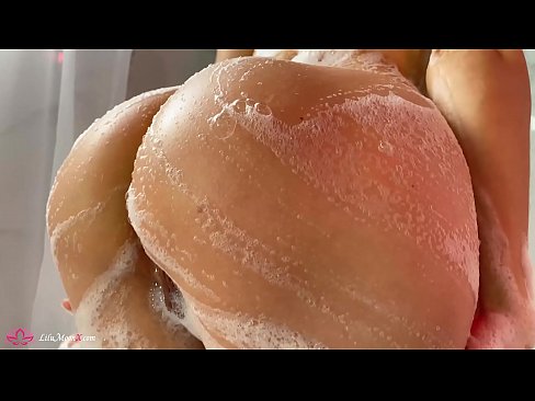 ❤️ Sinasasal ni Brunette ang Pussy gamit ang Vibrator sa Matinding Orgasm sa Shower ❤❌ Porno sa amin ❤